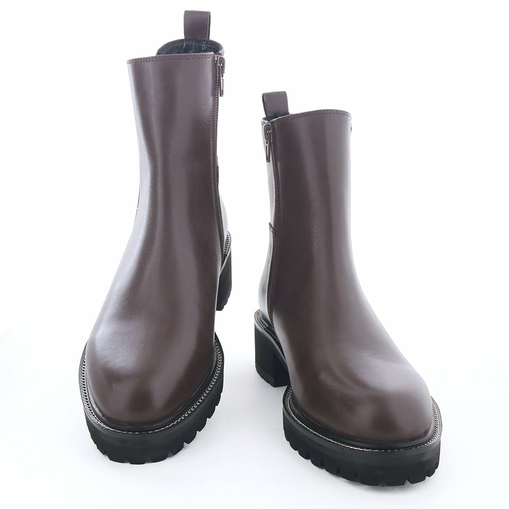 ベーシックなデザインながら素材やディティールにこだわった、他と差のつくデザイン