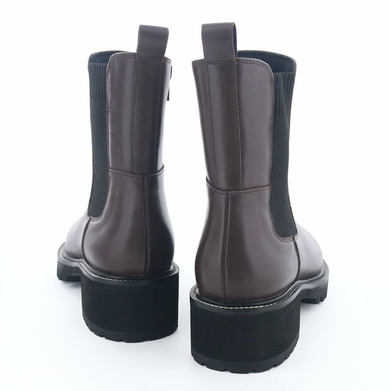 サヴァサヴァで人気の軽量ソールを使用した履き心地の良さもポイントです