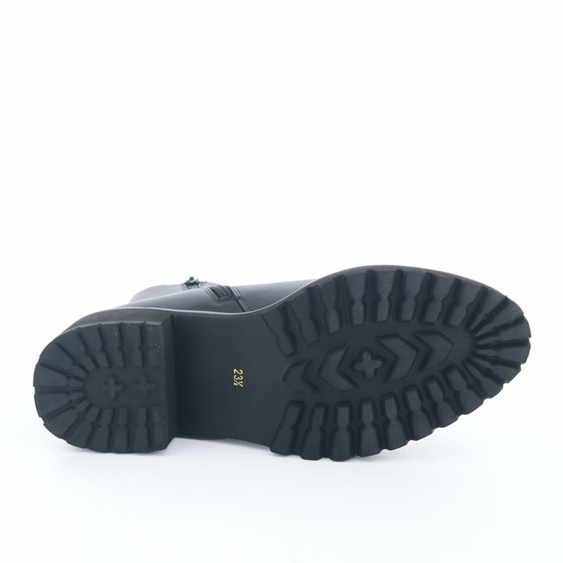 ブランドオリジナルの軽量ソールで1日履いても疲れません