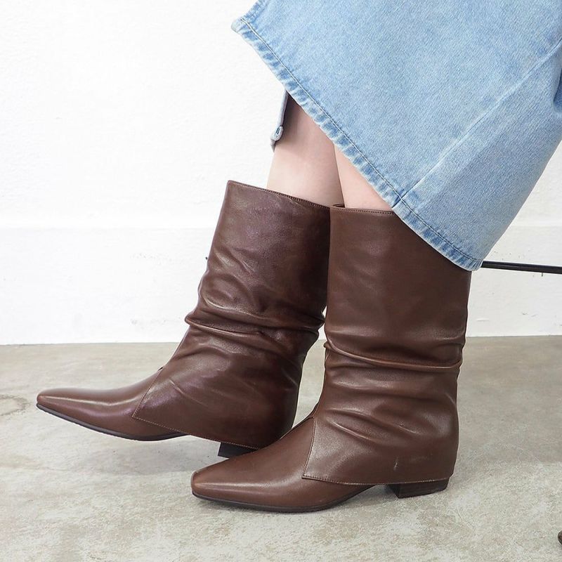 ダークブラウン