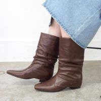 ダークブラウン