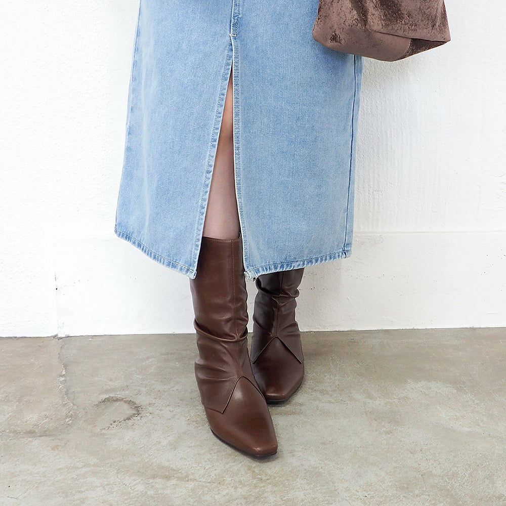 ダークブラウン