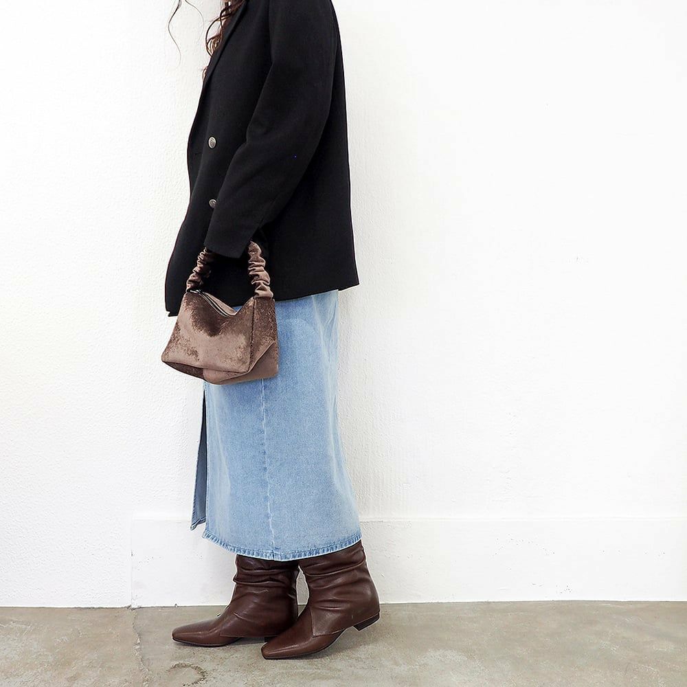 ダークブラウン