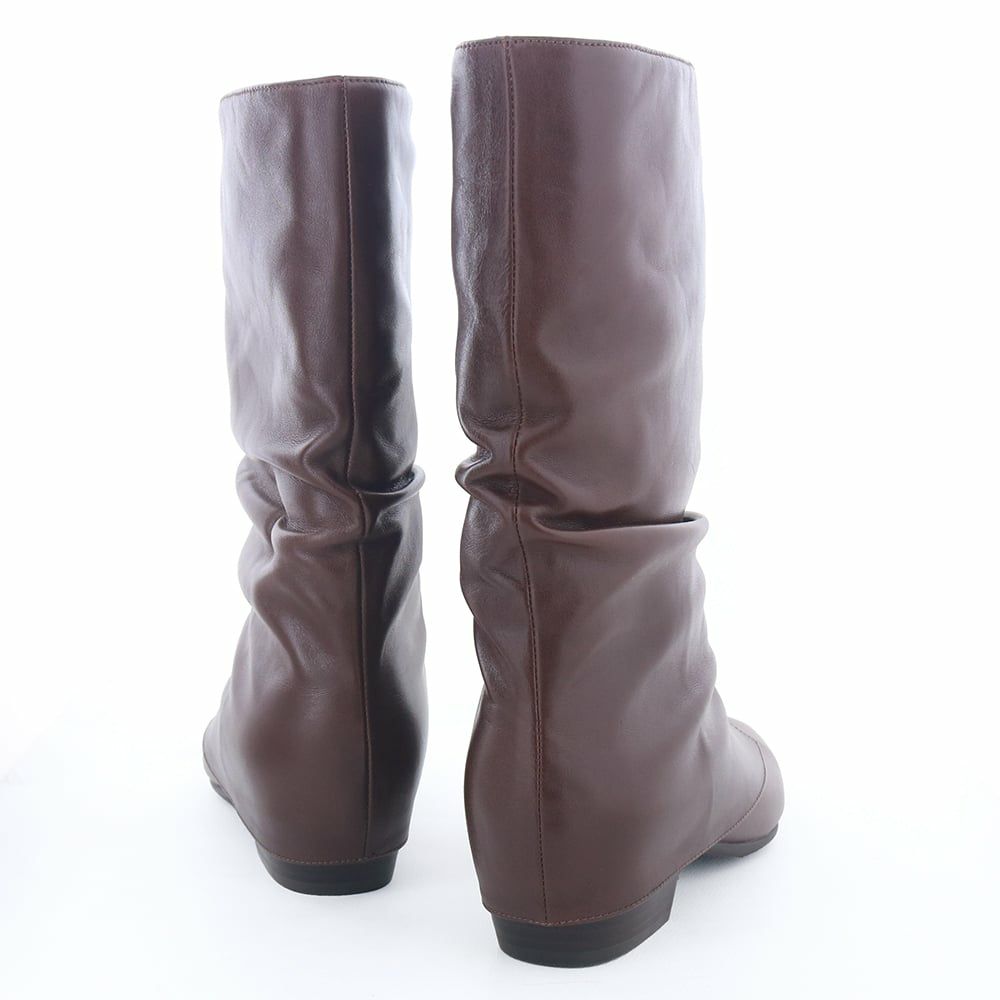 ゆるやかなルーズシルエットがコーデに抜け感をプラスしてくれます