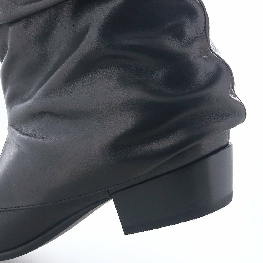 ヒールの高さ：約3.0cm　（製品はカバー部分がヒールに被った状態となります）