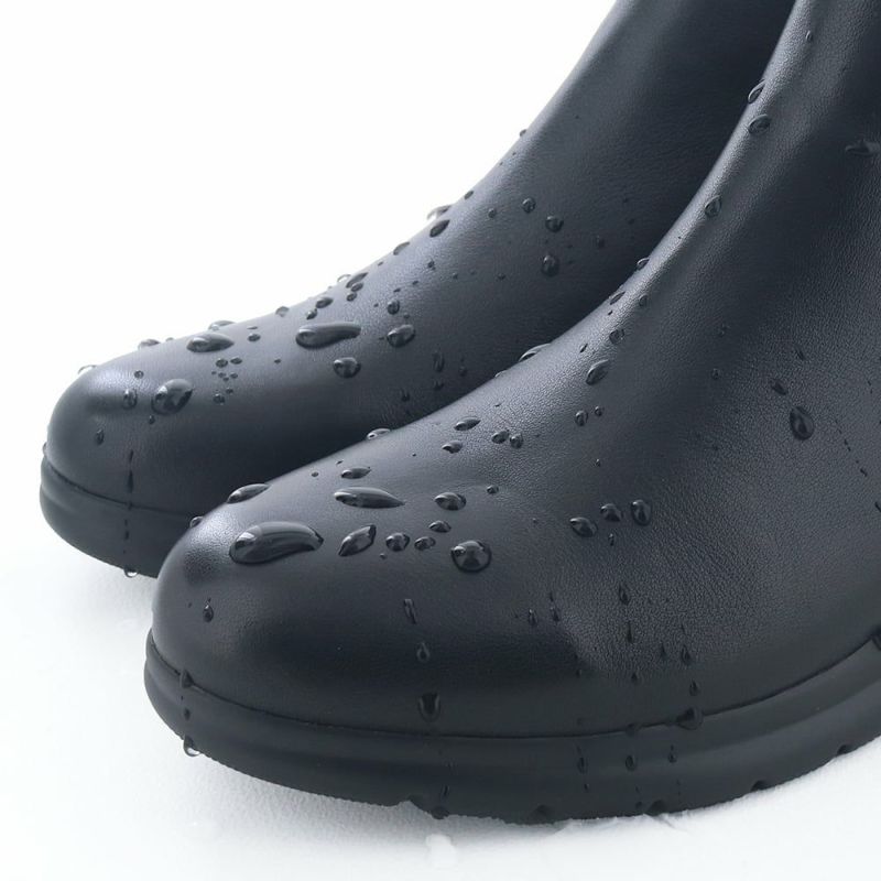 アッパーは撥水加工で天候を気にせず履けるのも嬉しい