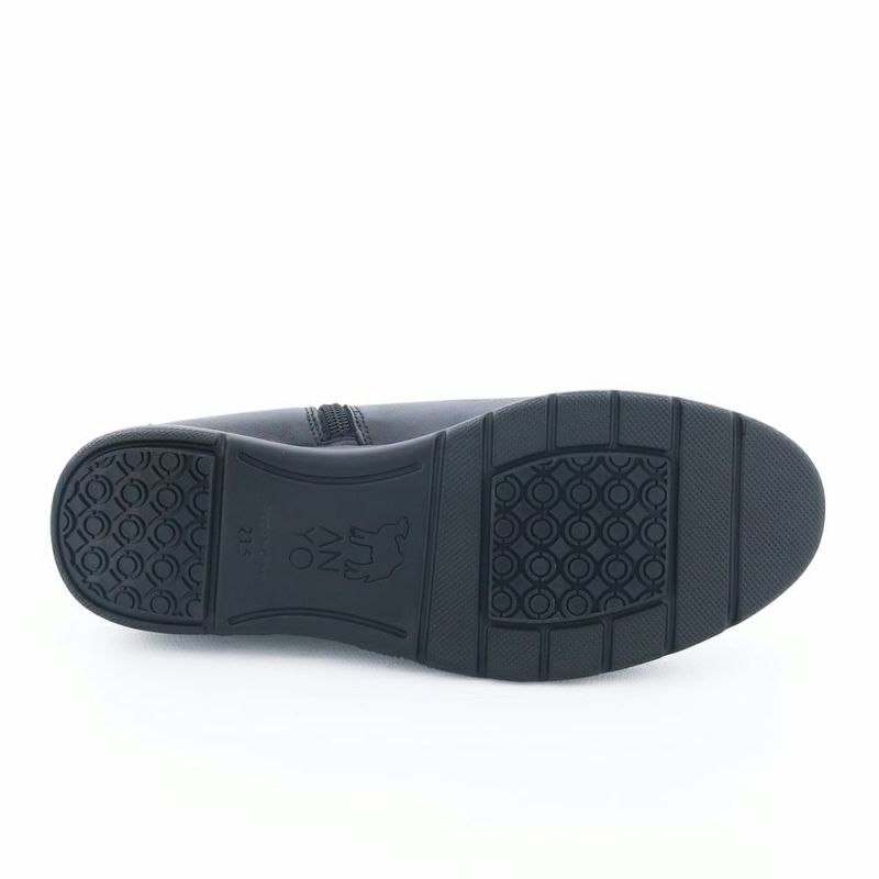 ソール全体に厚みがあるので傾斜は1.5cmほど