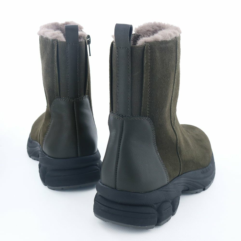 スニーカーライクな履き心地で冬のアクティブシーンに活躍しそう