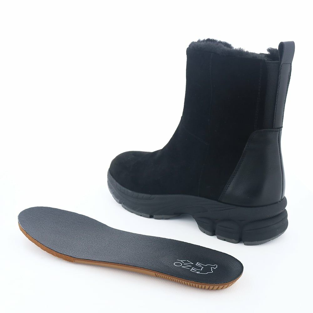 インソールは取り外し可能。厳冬期はファー付きのものに交換するなど、アレンジも◎