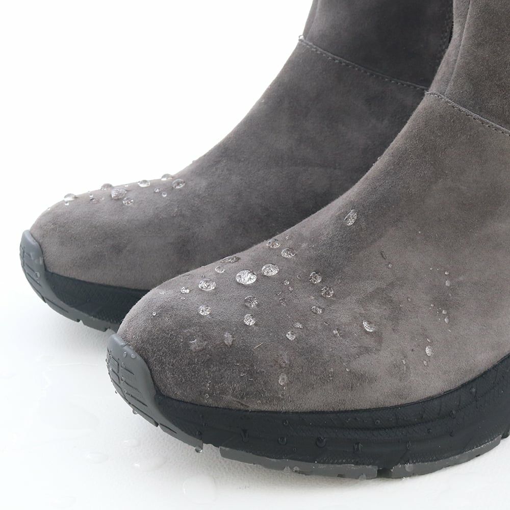 アッパーは撥水加工。天候を気にせず履けるのが嬉しい