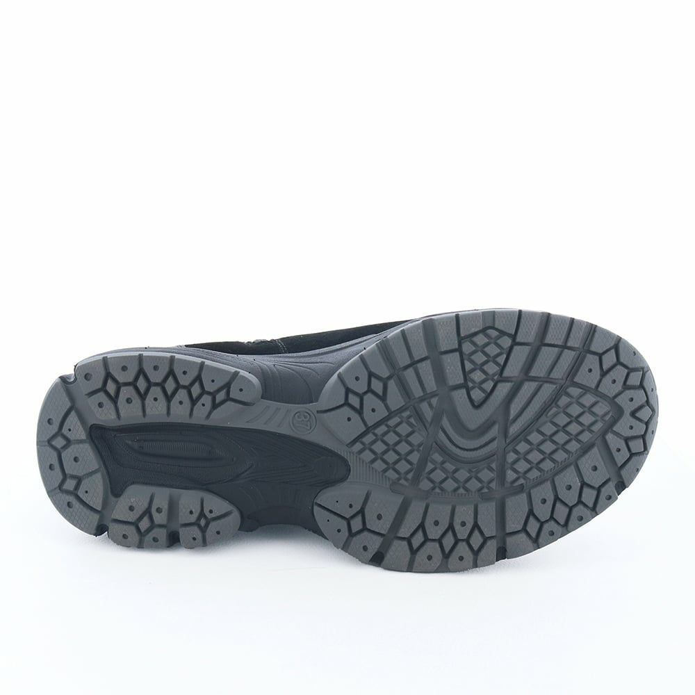 傾斜が緩やかな厚底ソール。底冷えもしにくくなっています