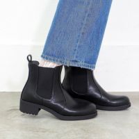 ブラック