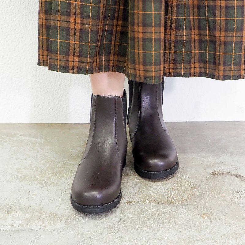 ダークブラウン