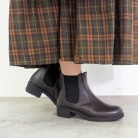 ダークブラウン