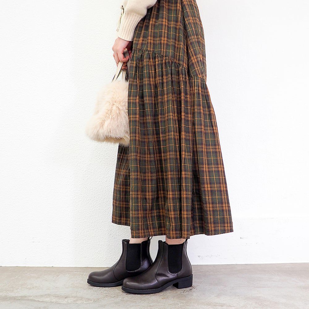 ダークブラウン