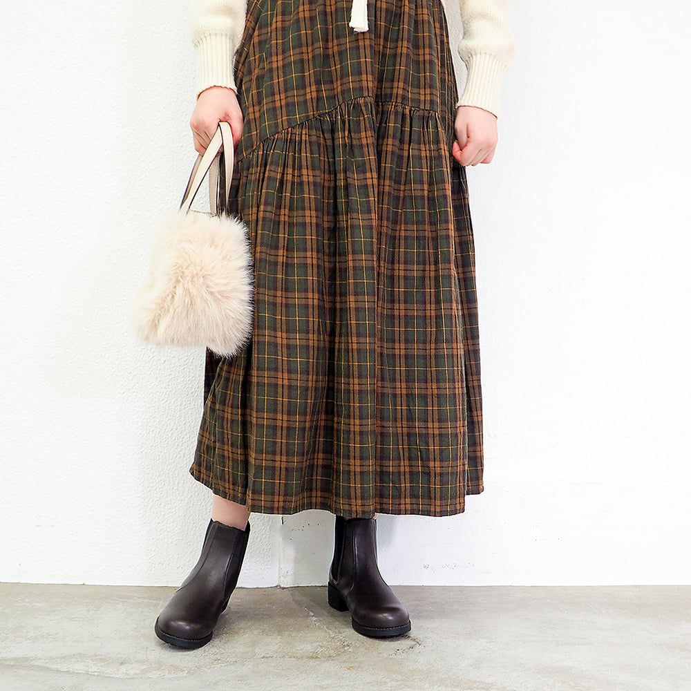 ダークブラウン