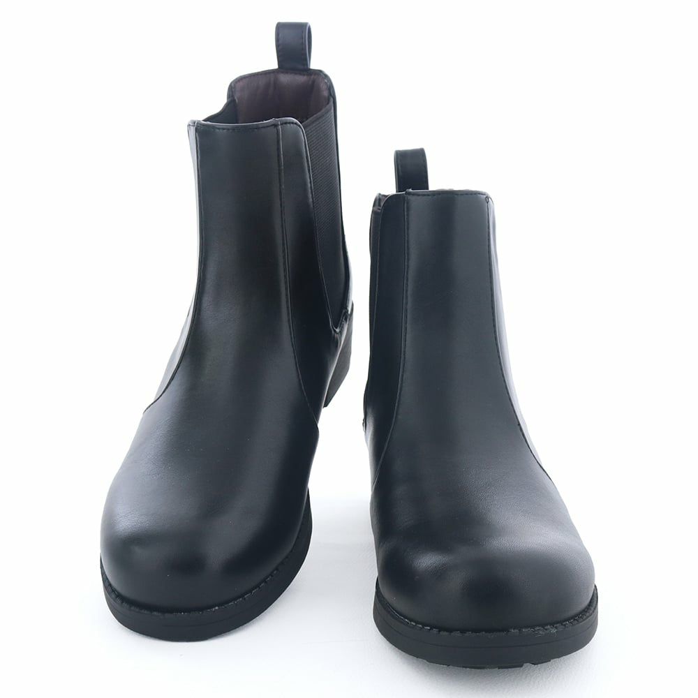 ベーシックなデザインで幅広くコーデできる汎用性の高い1足