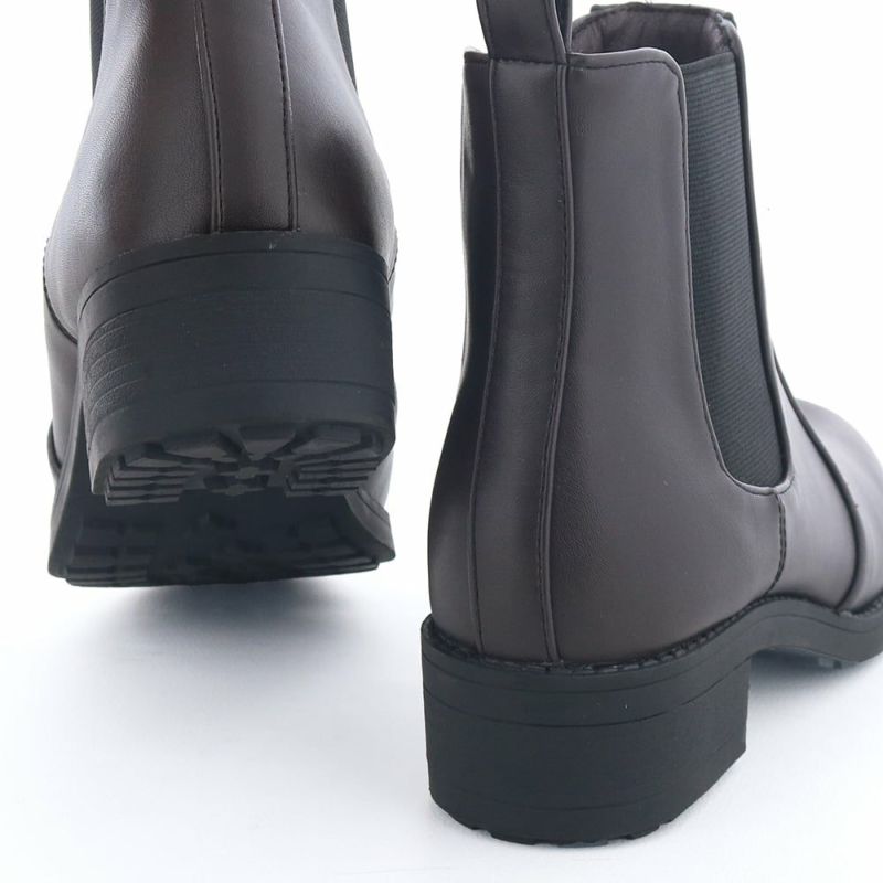 底面の凹凸が見えにくい"隠しタンク"で、きれいめに履けます