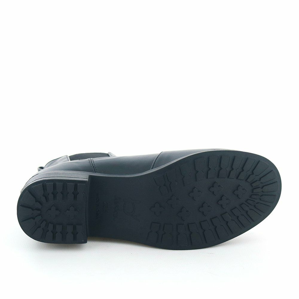 ソール全体に厚みがあるので傾斜差は2.5cmほど