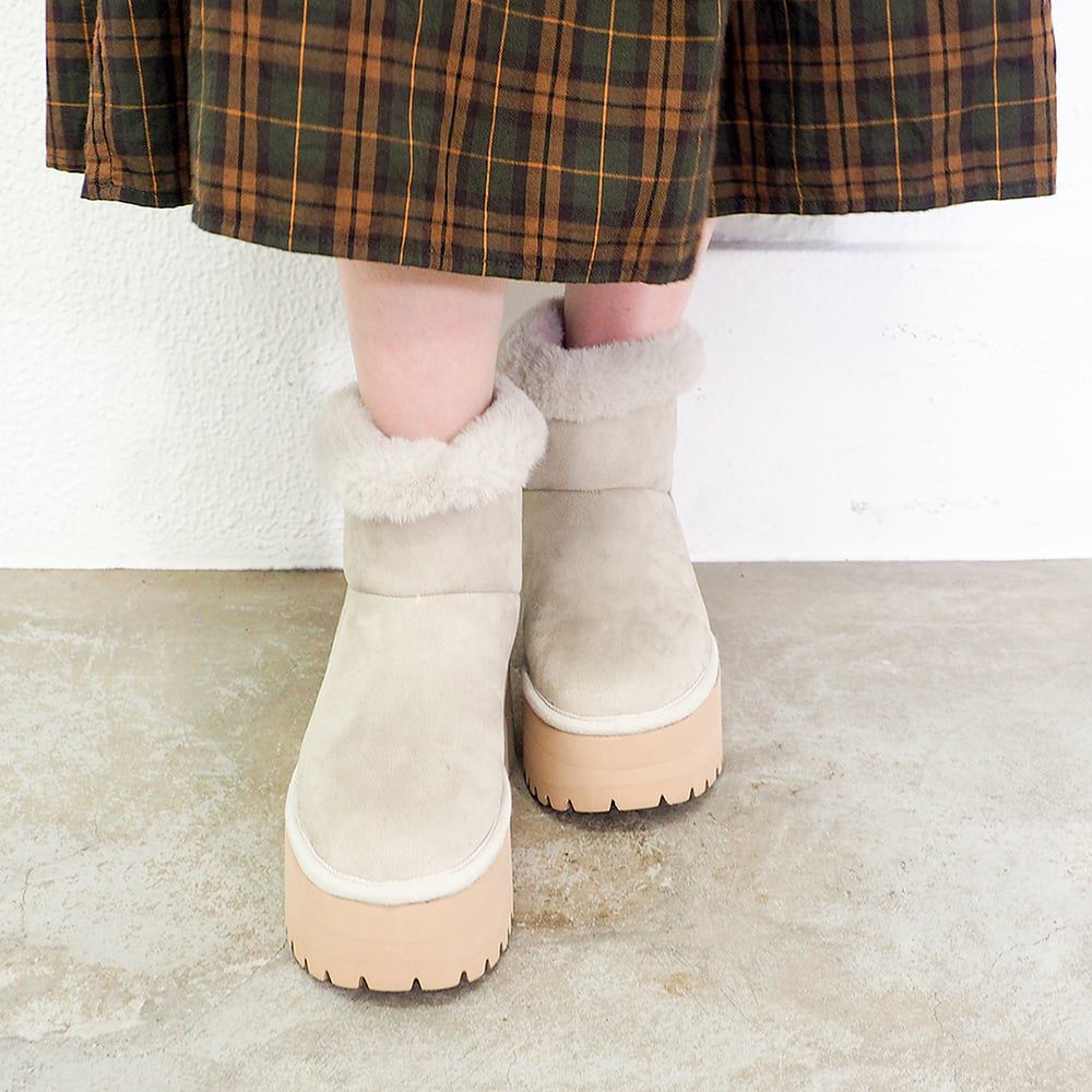 ライトベージュ