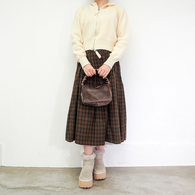 ライトベージュ