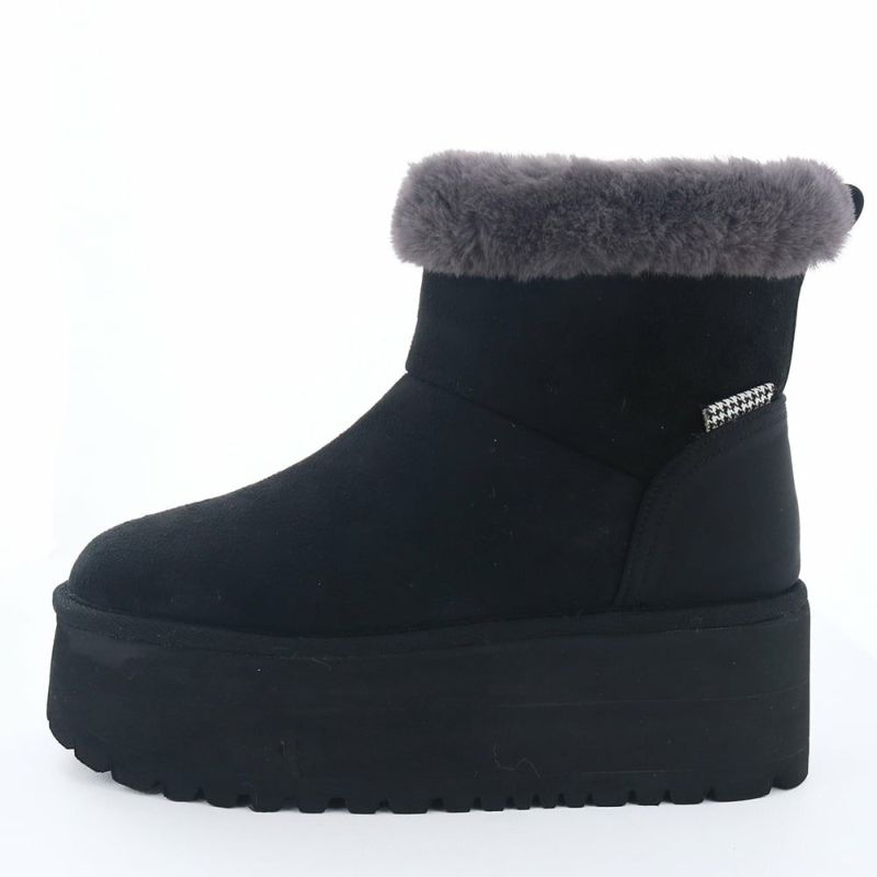 極厚ソールでボリュームたっぷりなムートンブーツ