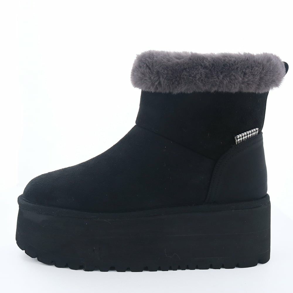 極厚ソールでボリュームたっぷりなムートンブーツ