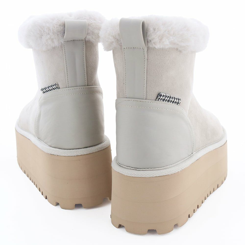 フラット感覚で身長にプラス6.0cm。楽してスタイルアップも叶います