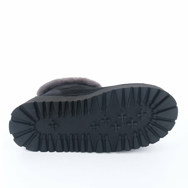 ソール全体に厚みがあり、傾斜はたったの1.0cmほど