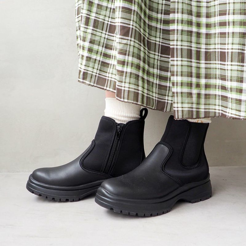 ブラック