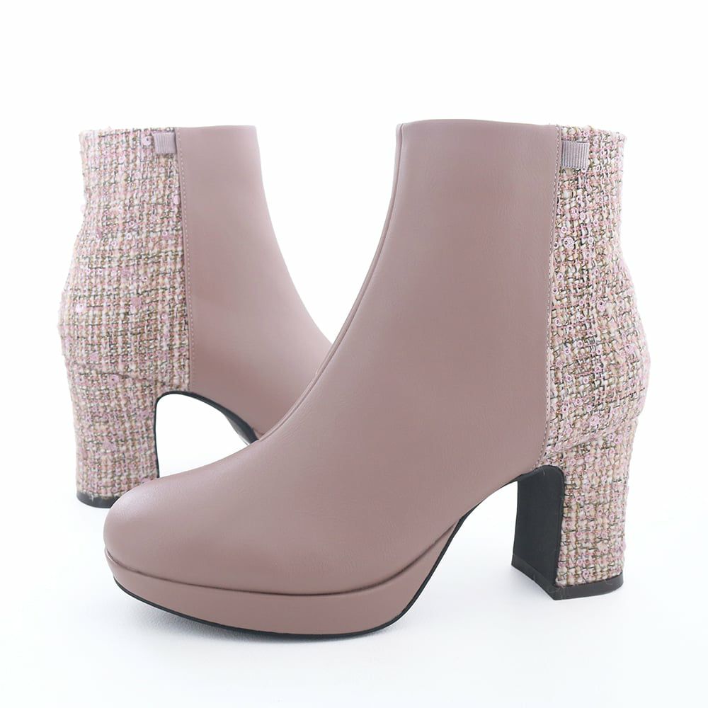 リボンを外したシンプルスタイルはオンタイムにも◎