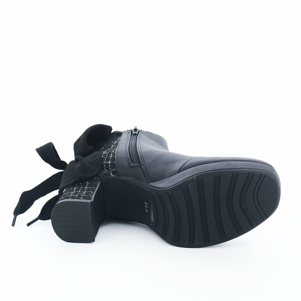 前底の厚みで傾斜差は5.5cmほど。見た目よりも歩きやすい