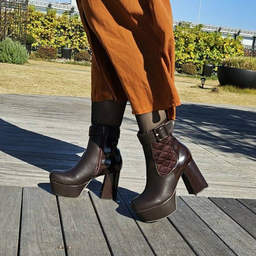 スタッフ着用：ダークブラウン