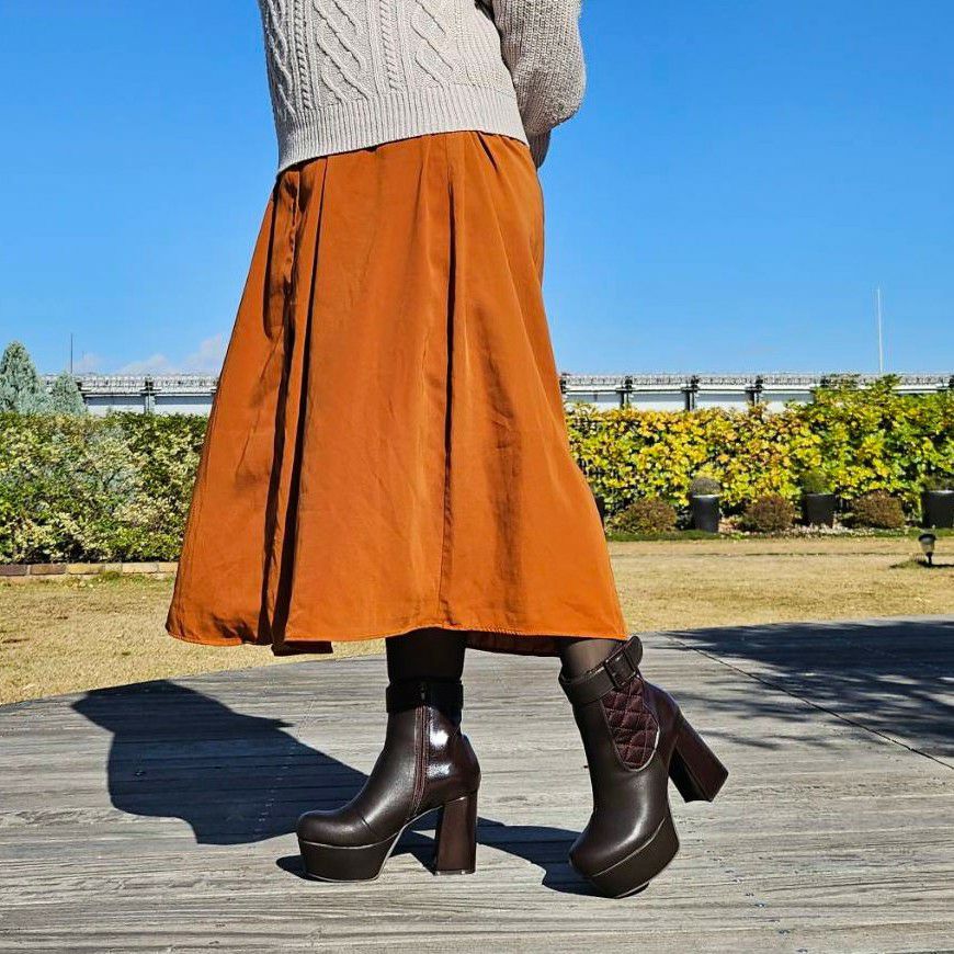 スタッフ着用：ダークブラウン