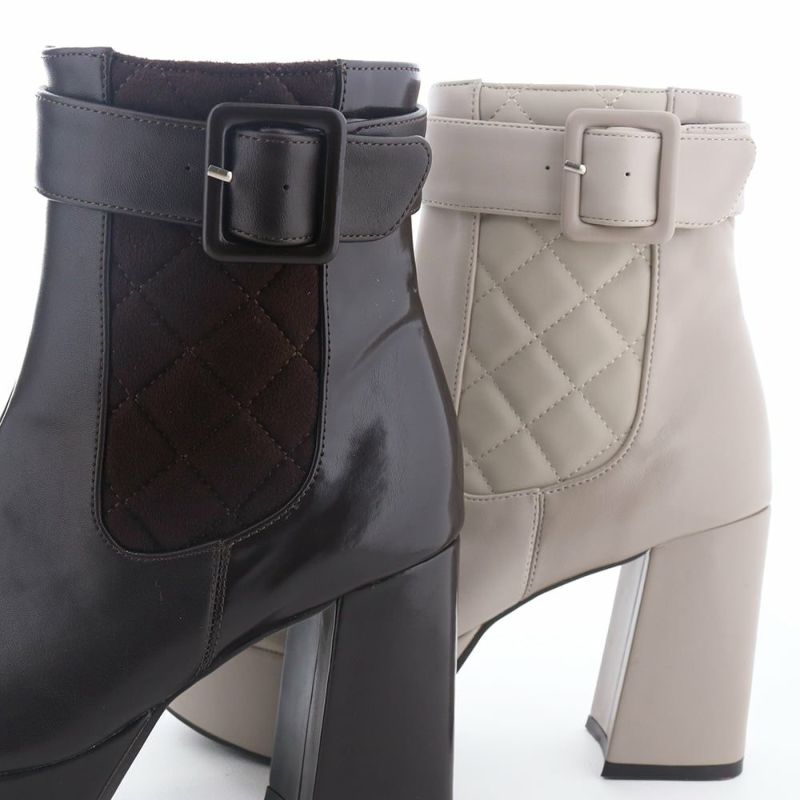 大きなくるみバックルとキルティングの組み合わせがほんのりクラシック