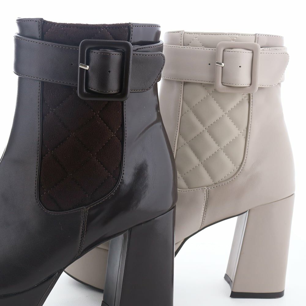 大きなくるみバックルとキルティングの組み合わせがほんのりクラシック