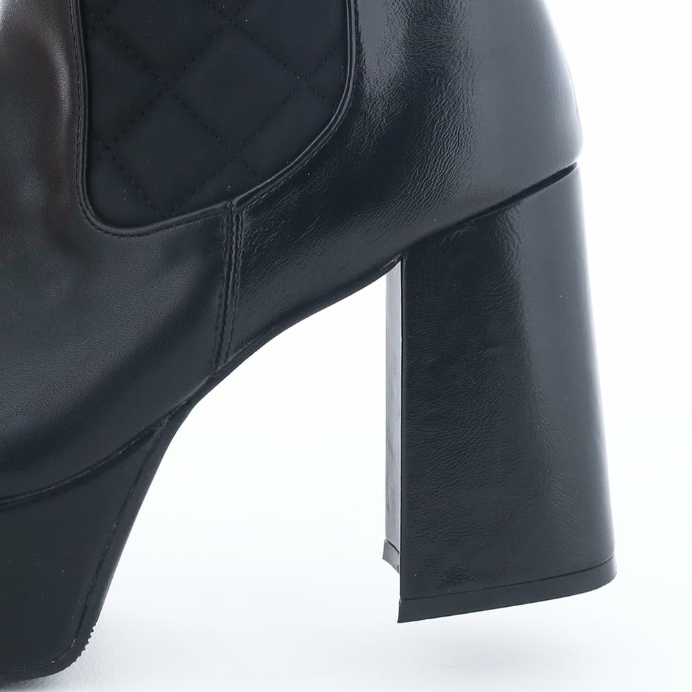 ヒールの高さ：約9.5cm