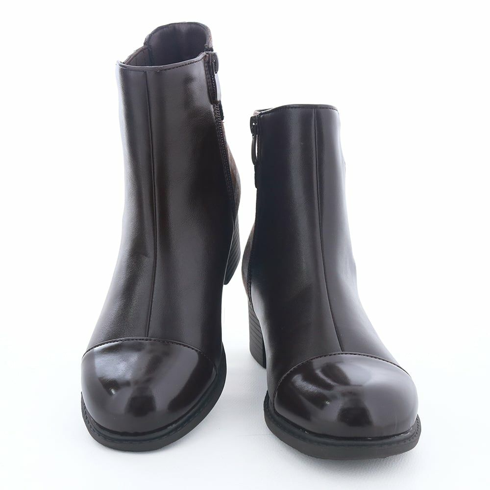 モールドソールの履きやすさとヒールアップのきちんと感を併せ持つ一足