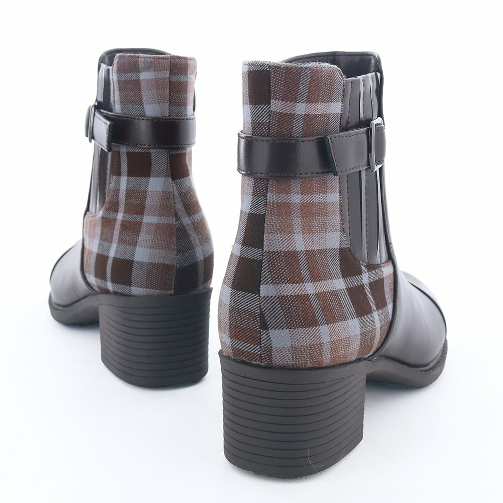 byあしながおじさんらしいチェック柄とのコンビもポイント