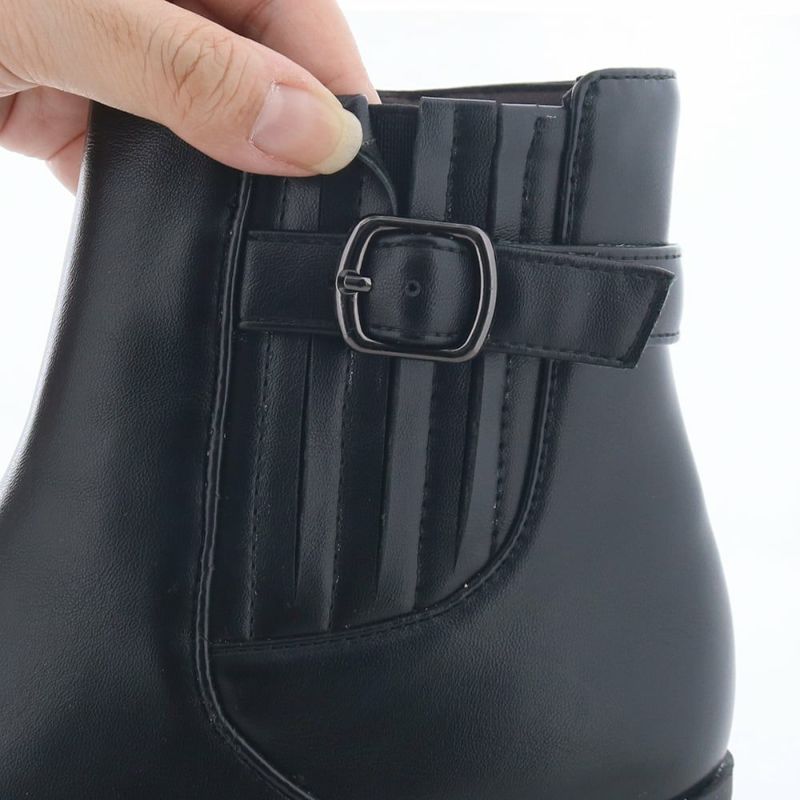 サイドのゴムはしっかり隠し、カジュアル感を抑えています