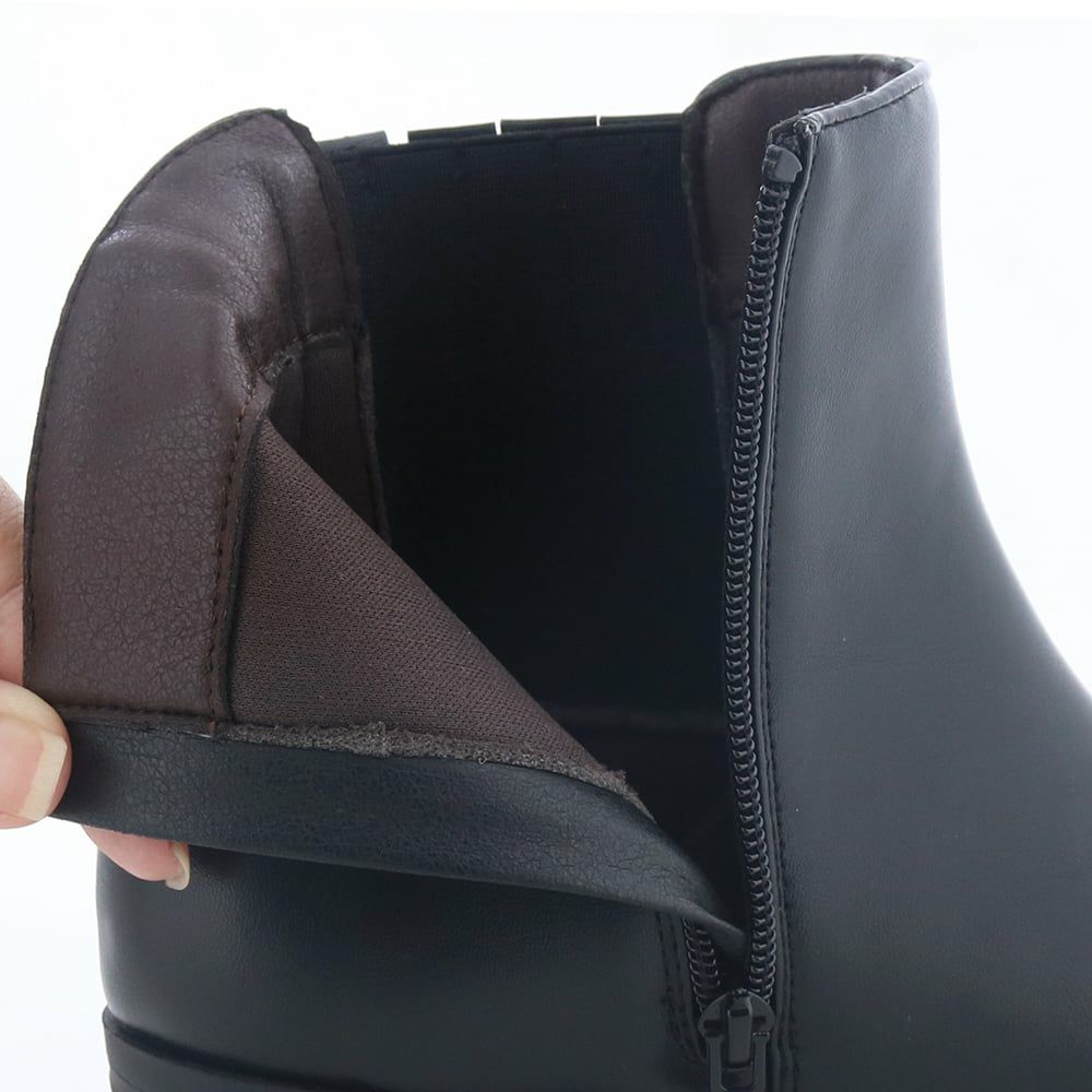 ライニングはスポンジ入りのふっくら生地でソフトな足あたり