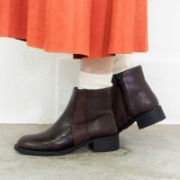 ダークブラウン