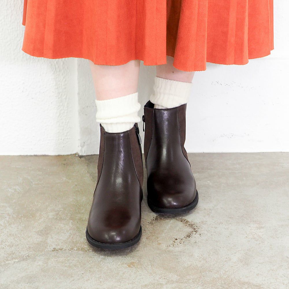 ダークブラウン