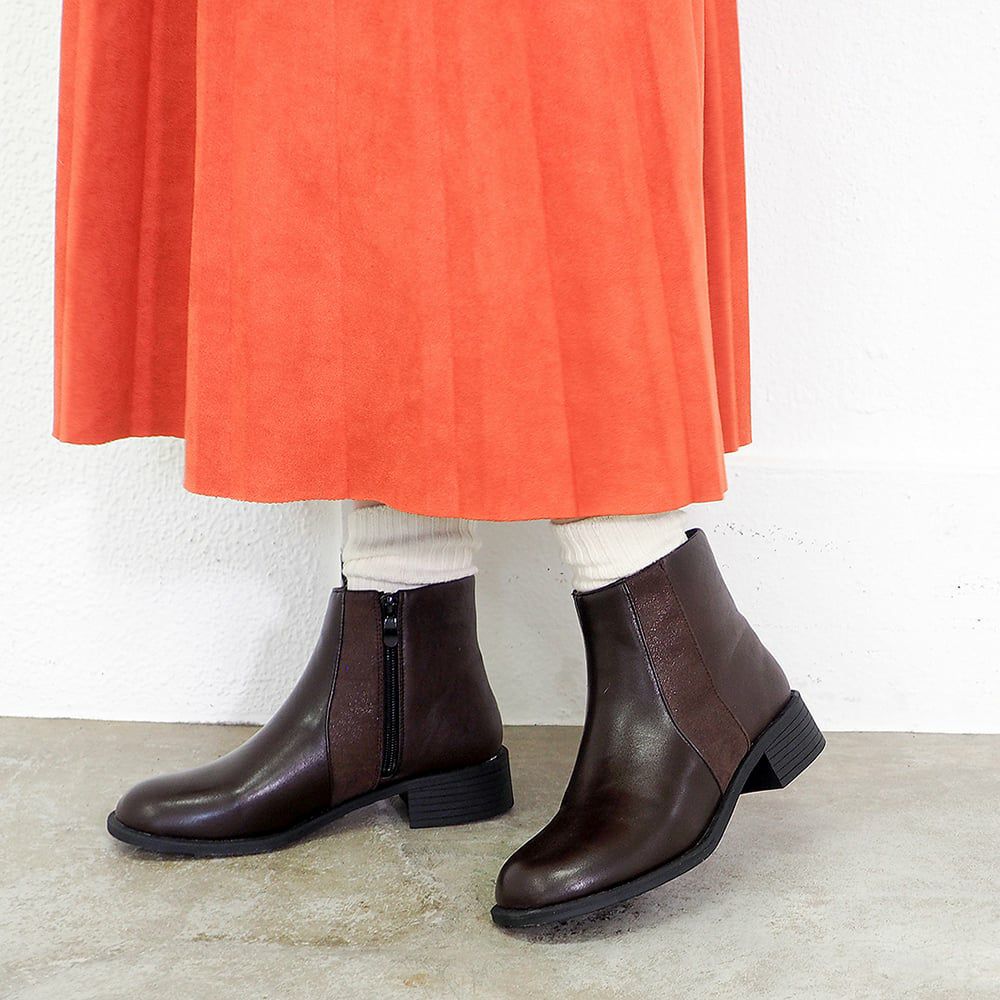 ダークブラウン