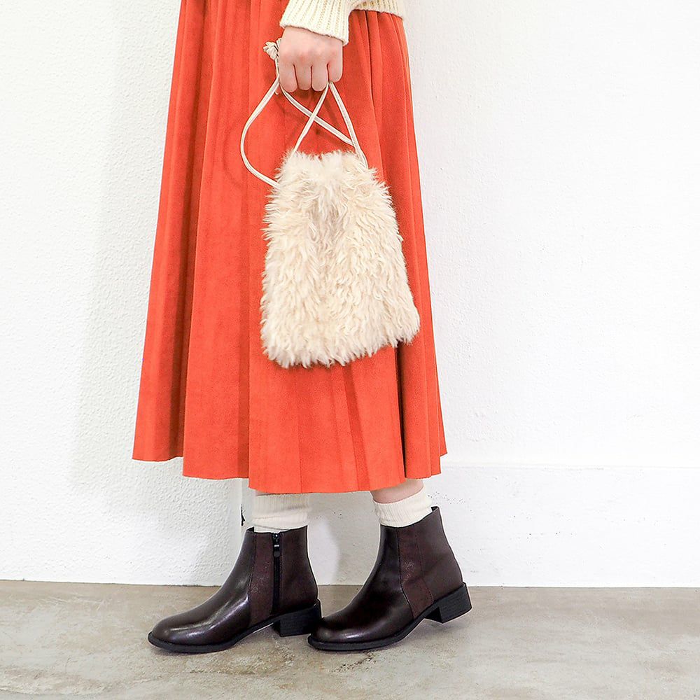 ダークブラウン