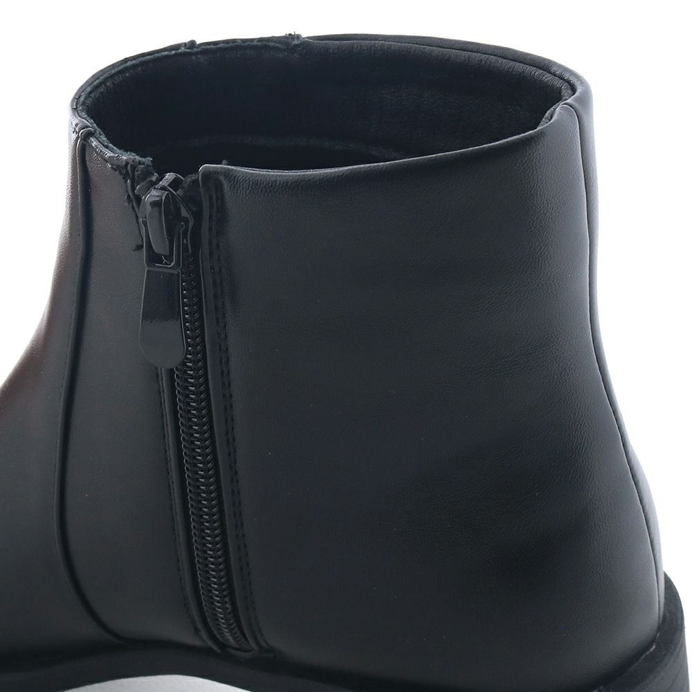 内ファスナーで着脱もスムーズです