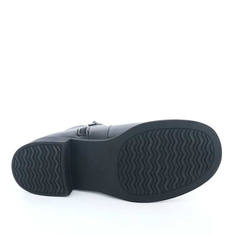 byあしながおじさんで人気のストラップシューズと同じソールを使用