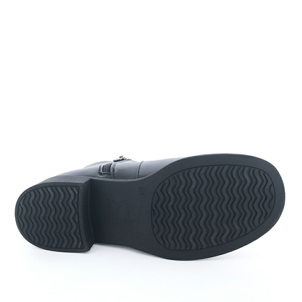 byあしながおじさんで人気のストラップシューズと同じソールを使用