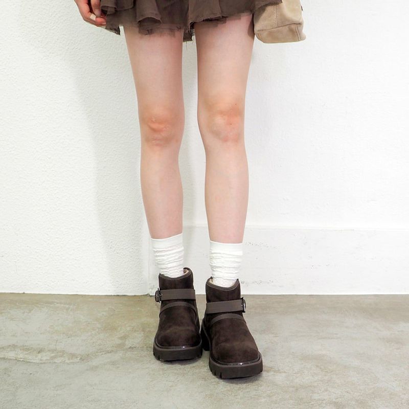 グレー