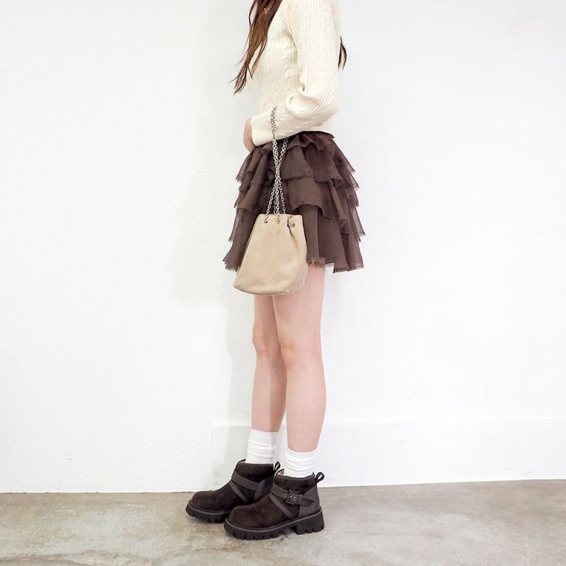 グレー